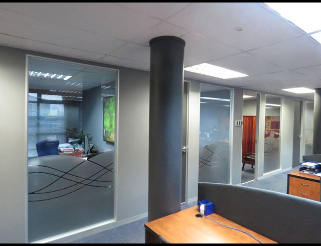 305M² OFFICE TO LET IN SOMERSET WEST MALL TRIANGLE